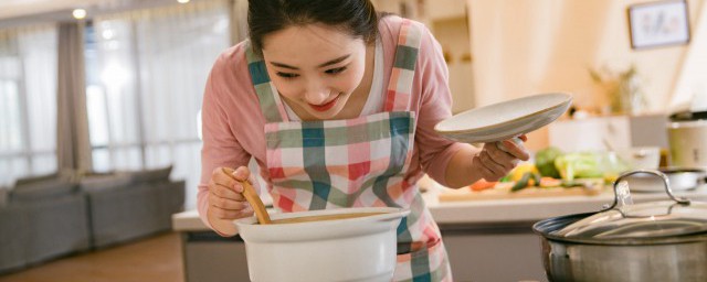 鸡蓉银耳羹如何做 鸡蓉银耳汤的做法