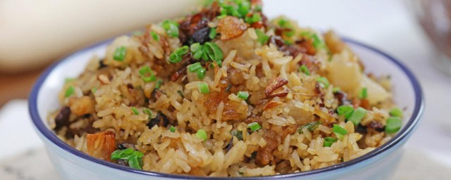 蘑菇牛肉末焖饭怎样做 制作蘑菇牛肉末焖饭的技巧