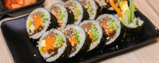 涮涮牛肉寿司卷如何做 涮涮牛肉寿司卷的做法