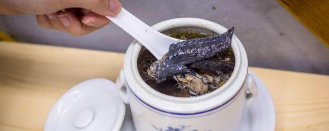 雪耳灵芝焖乌鸡如何做 家常雪耳灵芝焖乌鸡的做法