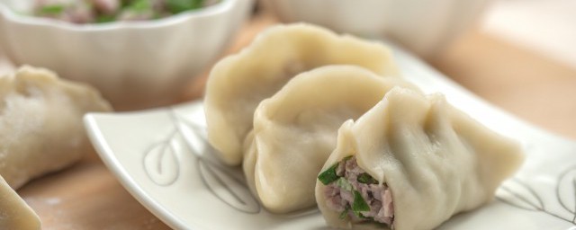 菠菜和什么包饺子好吃 菠菜和什么一起包饺子好吃