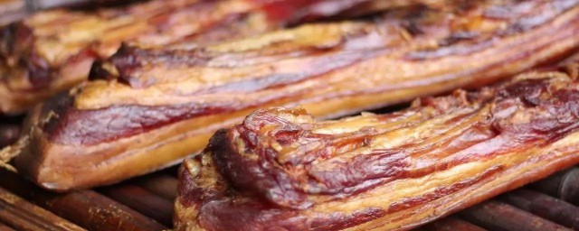 自制烟熏腊肉如何做 如何做自制烟熏腊肉