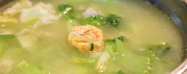芥菜咸蛋鱼头煲怎样做 芥菜咸蛋鱼头煲做法