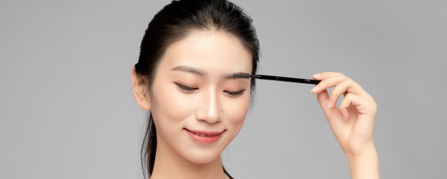 夏季防脱妆的技巧 夏季怎样防止脱妆