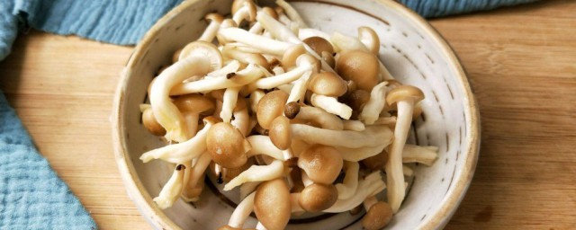 蟹味菇煮菜怎样做 蟹味菇煮菜的烹饪技巧
