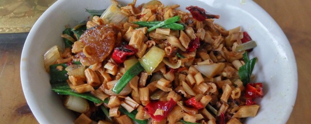 肥肠油渣的做法 怎样做肥肠油渣好吃