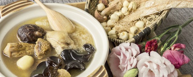 鸡肉毛豆蘑菇汤怎样做 鸡肉毛豆蘑菇汤的做法