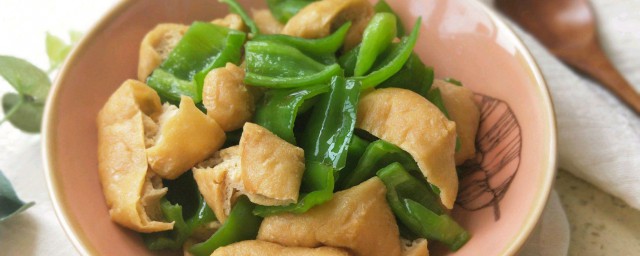 青椒炒青岩豆腐怎样做 青椒炒青岩豆腐的做法简介