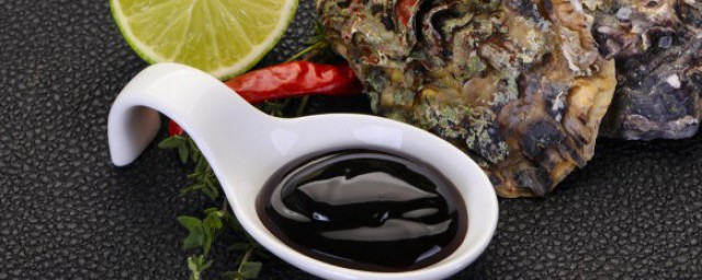 蚝油草菇烩面筋怎样做 蚝油草菇烩面筋的烹饪技巧