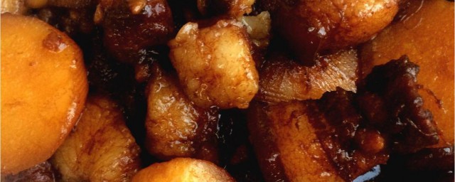 红烧肉土豆贴饼怎样做 红烧肉土豆贴饼做法