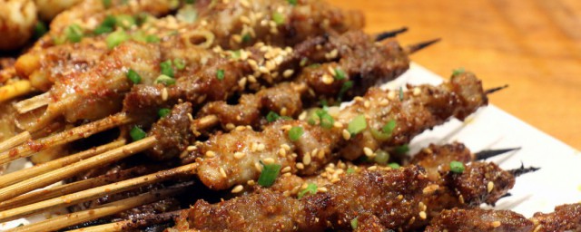 烤串怎样处理肉 碳烤羊肉串的腌制技巧
