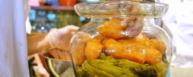请问酸菜坛子泡菜的详细做法 酸菜坛子泡菜怎样做