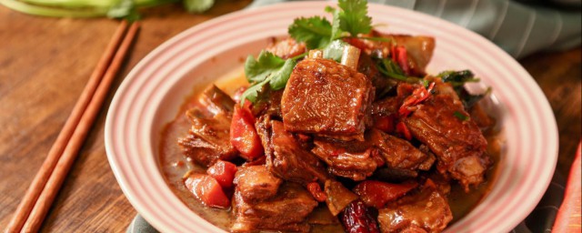 正宗红焖羊肉制作技巧 制作红焖羊肉的技巧