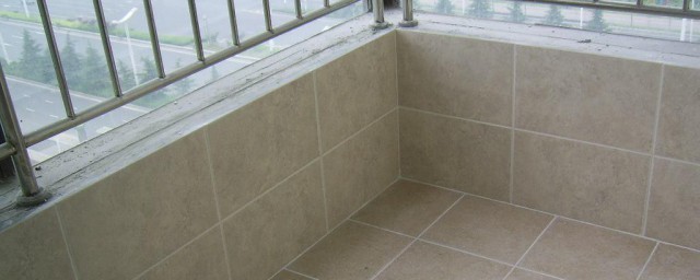 瓷砖上一层白雾怎样去除 地板砖拖不干净有一层雾怎样解决
