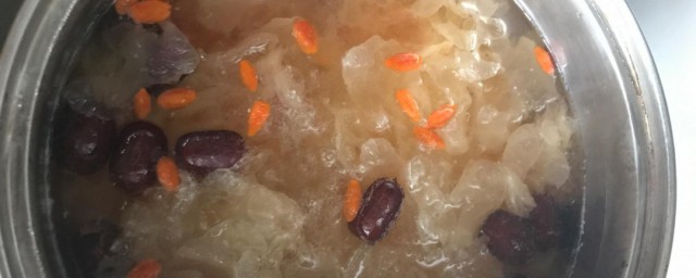 葡萄炖银耳怎么做 如何做葡萄炖银耳