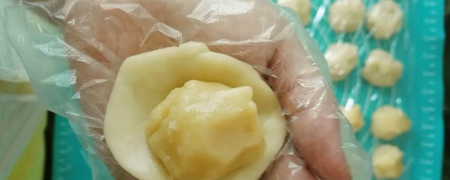 酥皮月饼皮怎样做才酥软 酥皮月饼皮这样做酥软好吃