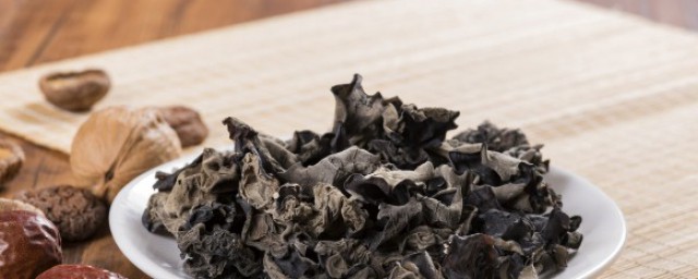 黑木耳烧丝瓜怎样做 黑木耳烧丝瓜的烹饪技巧