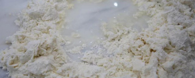 鲜酵母和干酵母的区别 鲜酵母和干酵母的区别简介