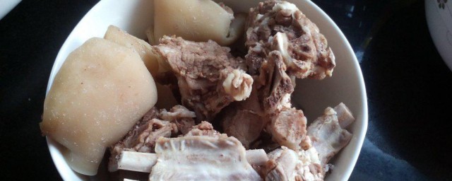 草菇炖羊肉怎样做 草菇炖羊肉的做法简介