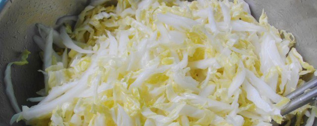 凉拌白菜丝需要焯水吗 凉拌白菜丝需不需要焯水