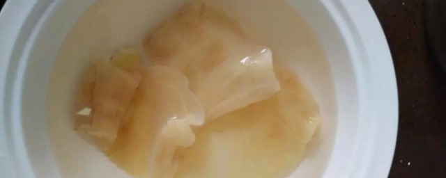 花胶炖牛奶要不要放水 花胶炖牛奶要放水吗