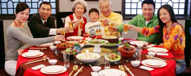 年夜饭是除夕还是春节 吃年夜饭的时间