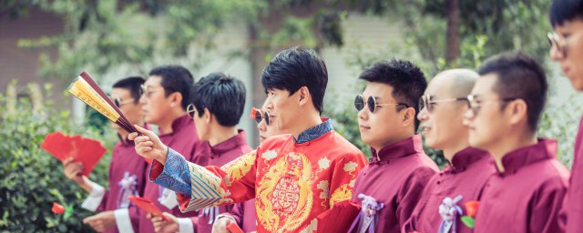 结婚男士可以穿什么颜色衬衣 结婚男士穿颜色衬衣比较好