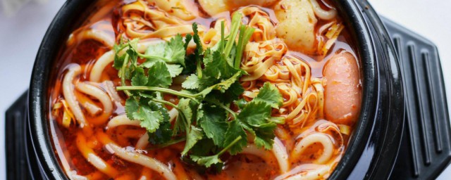 云南特色美食介绍 有关云南独具特色的美食介绍