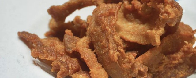 炸油渣怎么做才好吃 如何做炸油渣好吃