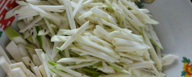 油泼嫩茭白怎么做 如何做油泼嫩茭白
