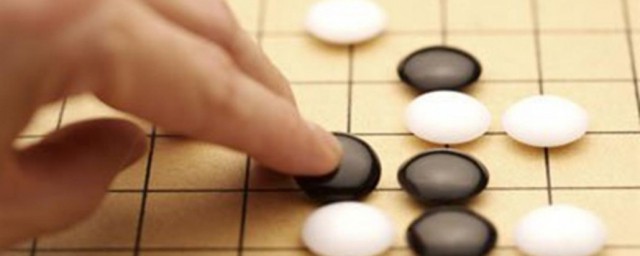 五子棋思维技巧 五子棋思维技巧汇编