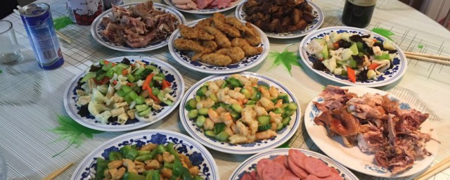 除夕年夜饭菜单吉祥菜谱 除夕夜年夜饭吉祥菜名