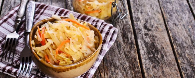 酸菜粉条炖排骨 美味东北菜排骨酸菜炖粉条做法
