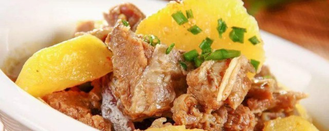 土豆炖排骨怎样做 制作土豆炖排骨的技巧