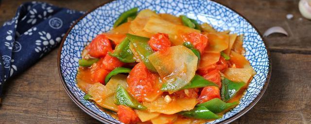 西红柿炒土豆块怎样做 西红柿炒土豆块的做法简介