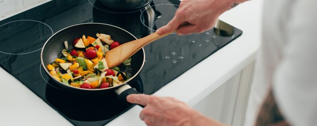 清炒素四色怎样做 清炒素四色的做法