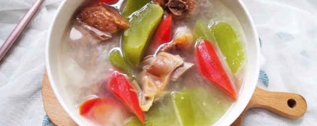 排骨莴笋煲如何做 制作排骨莴笋煲的方法