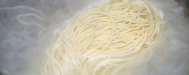 煮面一定要等水开吗 必须是水开再煮面条吗