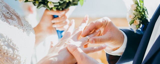 发朋友圈祝福新婚的话 祝福新人结婚的句子发朋友圈的