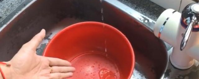 水管被冻住了怎样快速解冻 水管冻住的解冻技巧