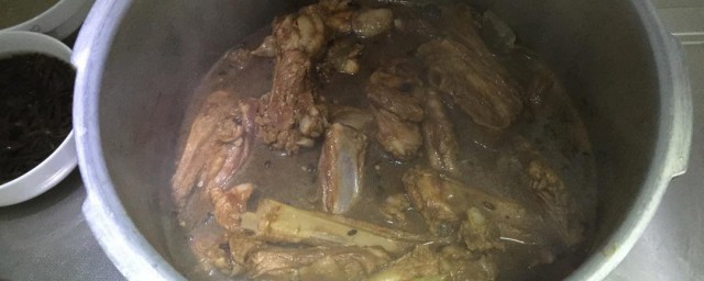 高压锅炖肉放水技巧 高压锅炖肉的做法