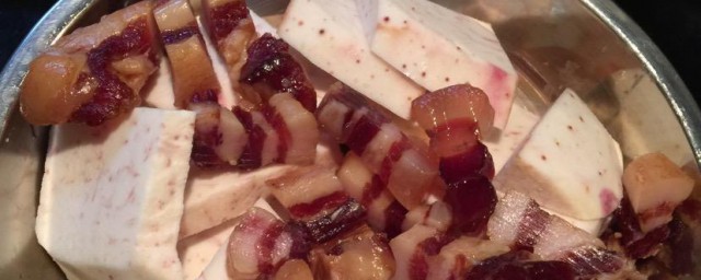 香芋蒸腊肉制作方式 香芋蒸腊肉制作步骤