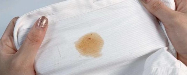 蟹黄沾白衣服上怎样洗掉 蟹黄沾白衣服洗掉的技巧