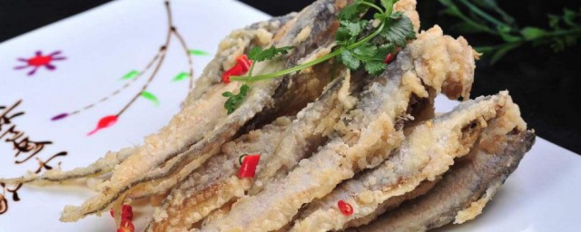 煎小鱼怎么做才好吃 如何煎小鱼