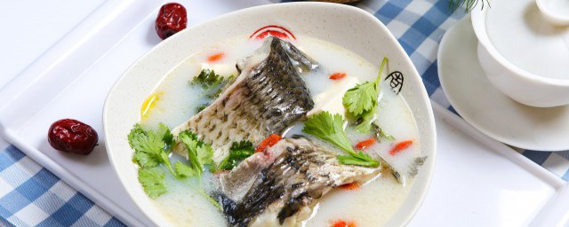 鲤鱼炖汤教程 鲤鱼炖汤的做法次序
