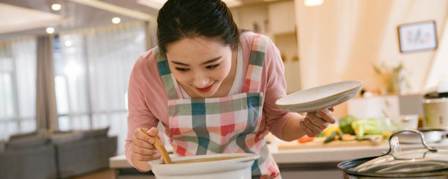 冬至吃乌骨鸡汤怎样做 制作乌骨鸡汤的技巧