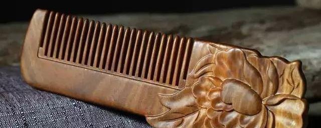 使用檀木梳的好处有哪些 使用檀木梳的好处简介