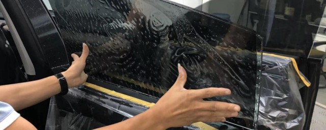 汽车隔热膜怎样贴 贴汽车隔热膜技巧
