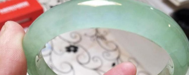 翡翠怎样保养会越来越亮 翡翠保养技巧分享