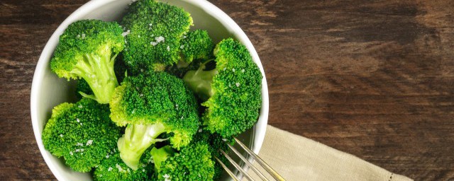 西兰花鸡翅怎样炒好吃又简单 制作西兰花鸡翅的技巧